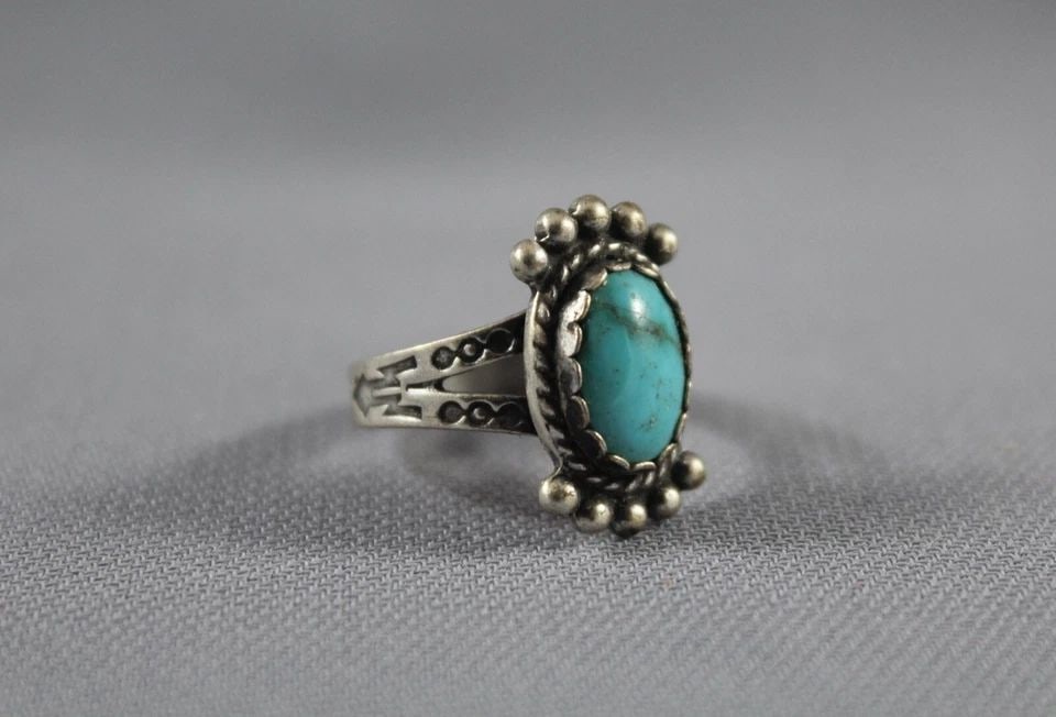 OLD PAWN NAVAJO STERLING AND TURQUOISE RING SIZE 5 FRED HARVEY: OLD PAWN NAVAJO STERLING AND TURQUOISE RING SIZE 5 FRED HARVEY Item Description: 5/8” tall