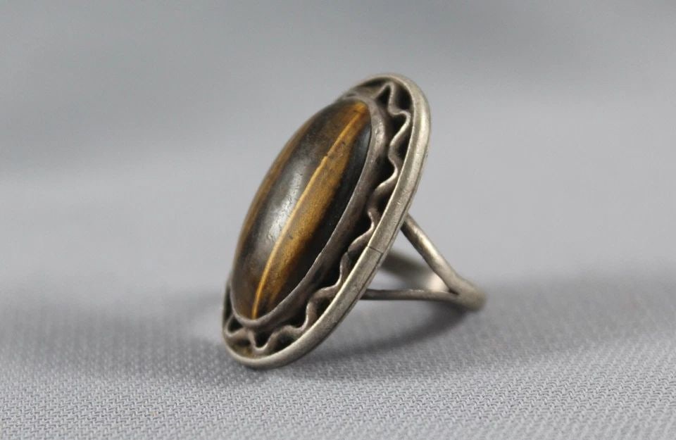 OLD PAWN NAVAJO TIGERS EYE STONE RING SIZE 5: OLD PAWN NAVAJO TIGERS EYE STONE RING SIZE 5 Item Description: 1 1/8” tall