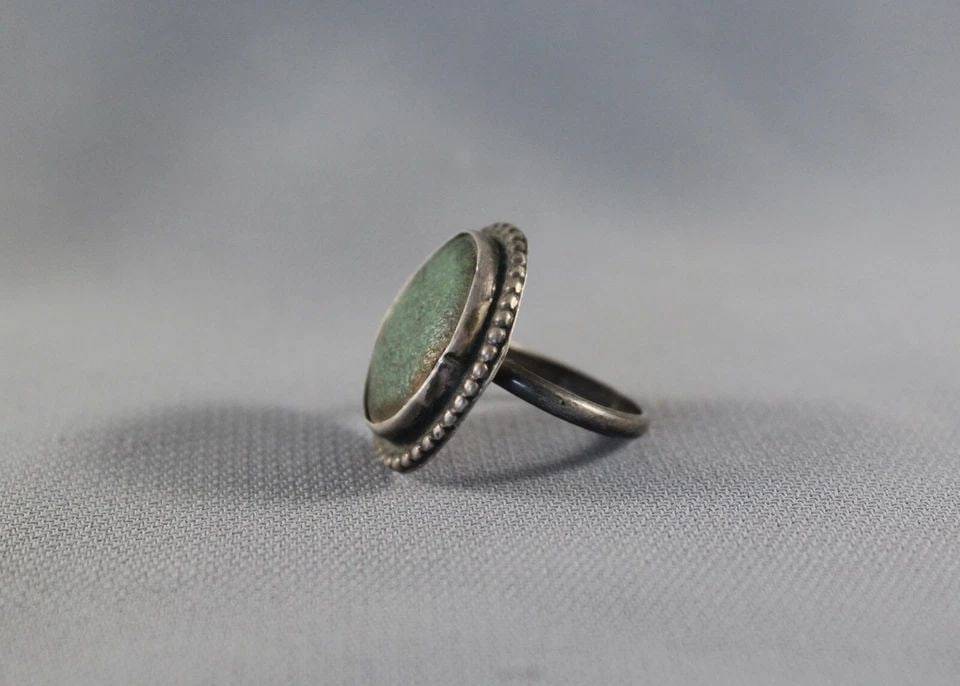 OLD PAWN NAVAJO STERLING SILVER AND TURQUOISE RING SIZE 5: OLD PAWN NAVAJO STERLING SILVER AND TURQUOISE RING SIZE 5 Item Description: 7/8” tall P