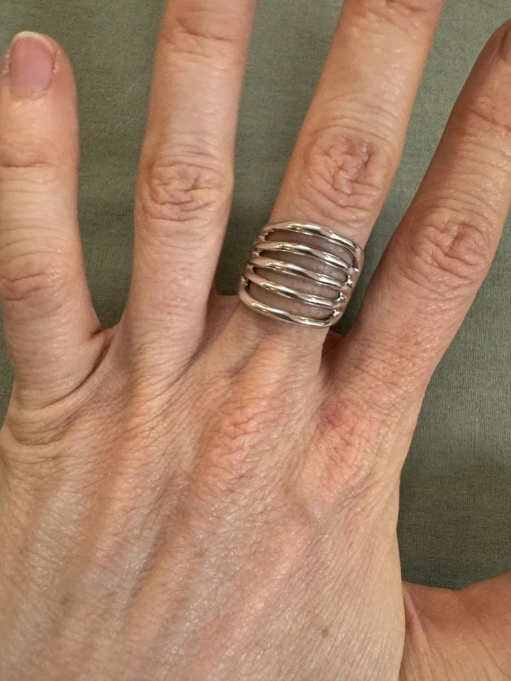 NAVAJO STERLING SILVER RING SIGNED F RING SIZE 8: NAVAJO STERLING SILVER RING SIGNED F RING SIZE 8 3/4" Wide 8.1 Grams Throughout the 40 years that I have been in business, I have purchased jewelry from pawn shops throughout the Southwest that had co