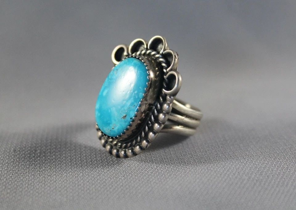 OLD PAWN NAVAJO STERLING SILVER AND TURQUOISE RING SIZE 6 (1 of 2)