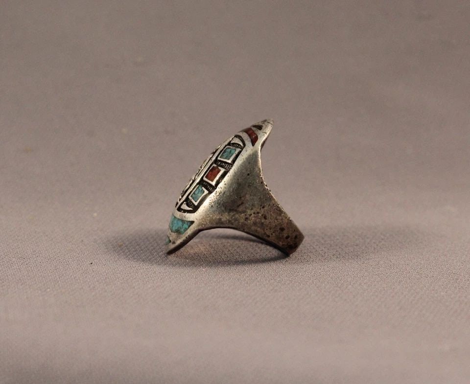 OLD PAWN HOPI STERLING SILVER TURQUOISE RING 4 1/2: OLD PAWN HOPI STERLING SILVER TURQUOISE RING 4 1/2 Item Description: 1 1/8” tall