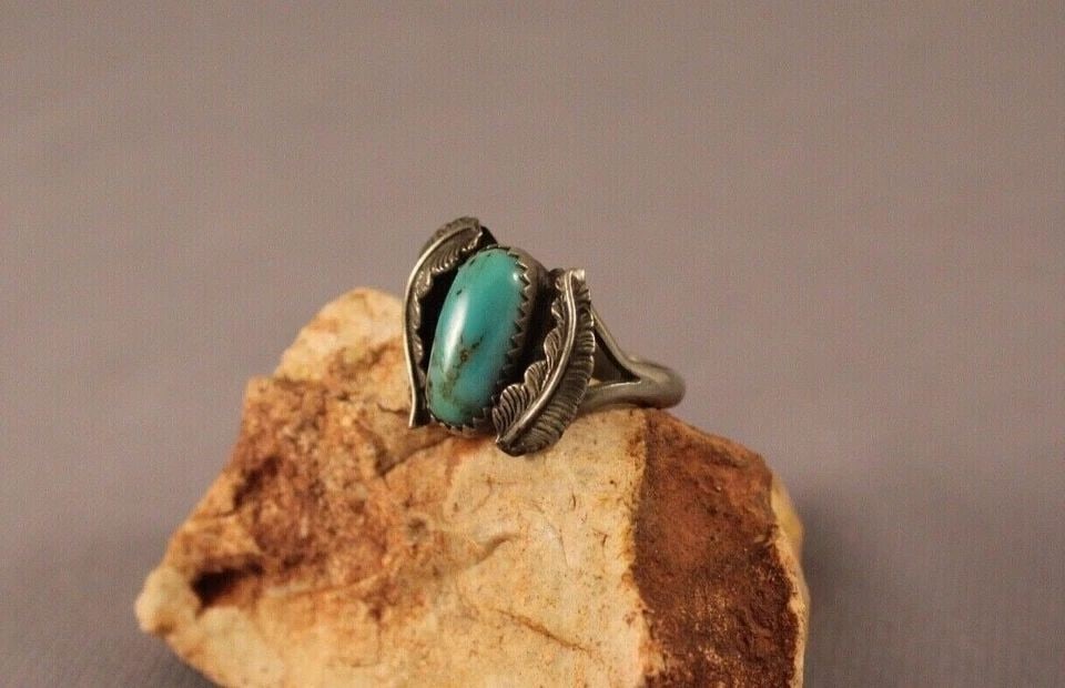 OLD PAWN NAVAJO STERLING SILVER AND TURQUOISE RING SIZE 6 3/4: OLD PAWN NAVAJO STERLING SILVER AND TURQUOISE RING SIZE 6 3/4 Item Description: 5/8" tall