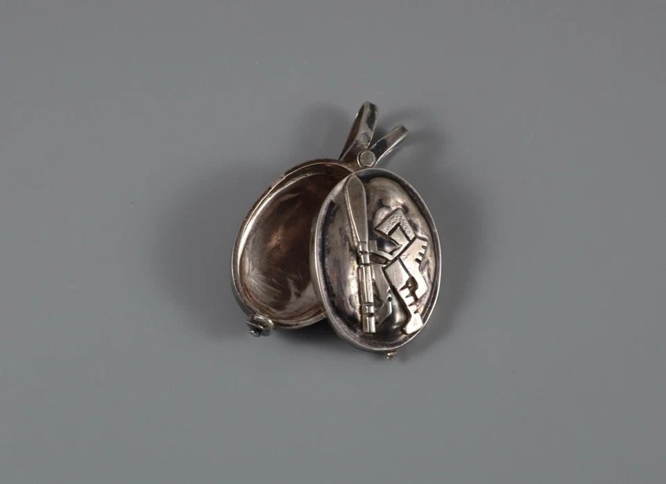 MALLORY STERLING OPEN BOX PENDANT: MALLORY STERLING OPEN BOX PENDANT Item Description: 2 " Tall 1" wide