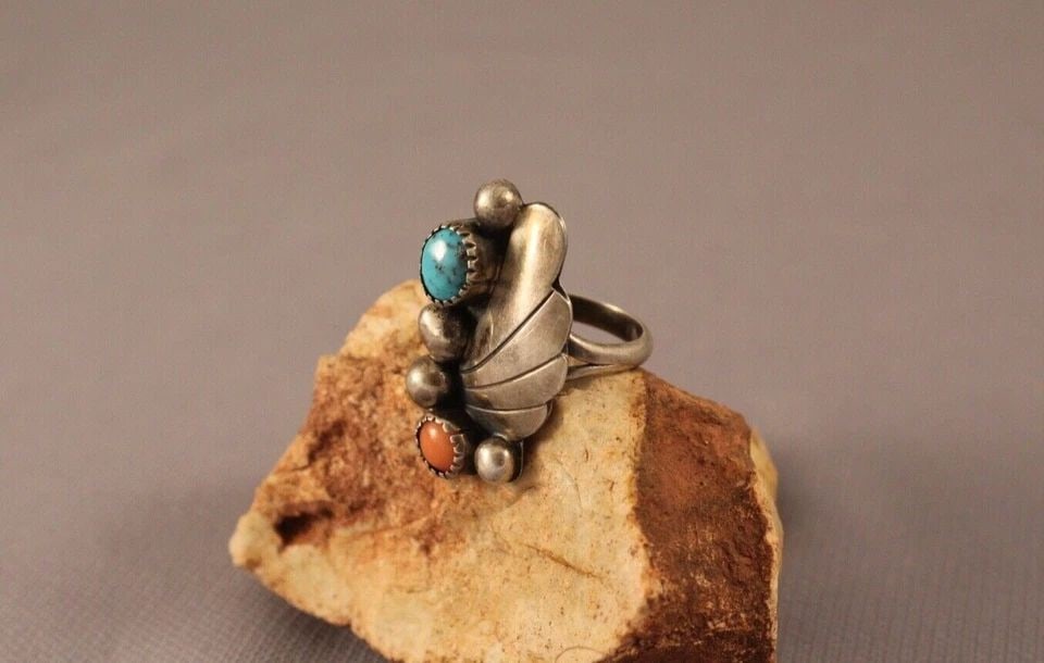 OLD PAWN NAVAJO STERLING SILVER AND TURQUOISE AND CORAL RING SIZE 6 1/4: OLD PAWN NAVAJO STERLING SILVER AND TURQUOISE AND CORAL RING SIZE 6 1/4 Item Description: 1 1/4" tall