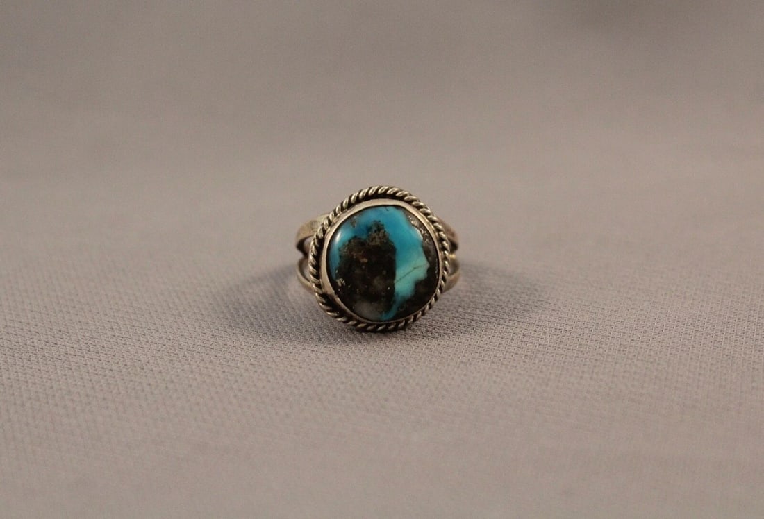 OLD PAWN NAVAJO STERLING SILVER AND TURQUOISE RING SIZE 7 3/4: Item : 3/4" tall