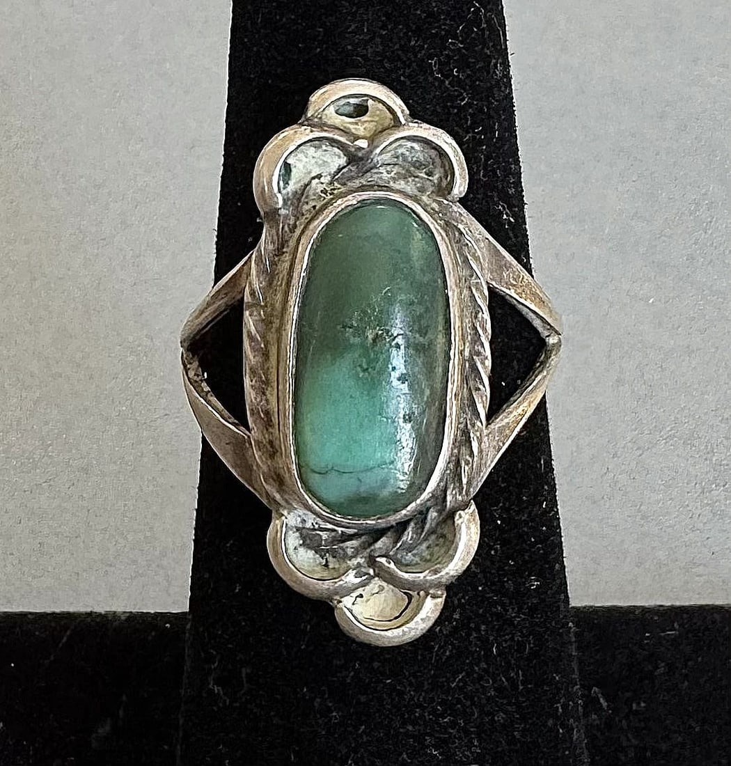 OLD PAWN NAVAJO STERLING SILVER TURQUOISE RING SIZE 6: 1 " Tall 4.6 Grams Throughout the 40 years that I have been in business, I have purchased jewelry from pawn shops throughout the Southwest that had collections of dead pawn. Most of these pawn shops a