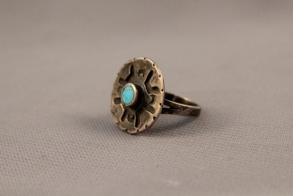 OLD PAWN NAVAJO INDIAN STERLING SILVER TURQUOISE RING - SUN RAY DESIGN SZ 6 1/2 (1 of 2)