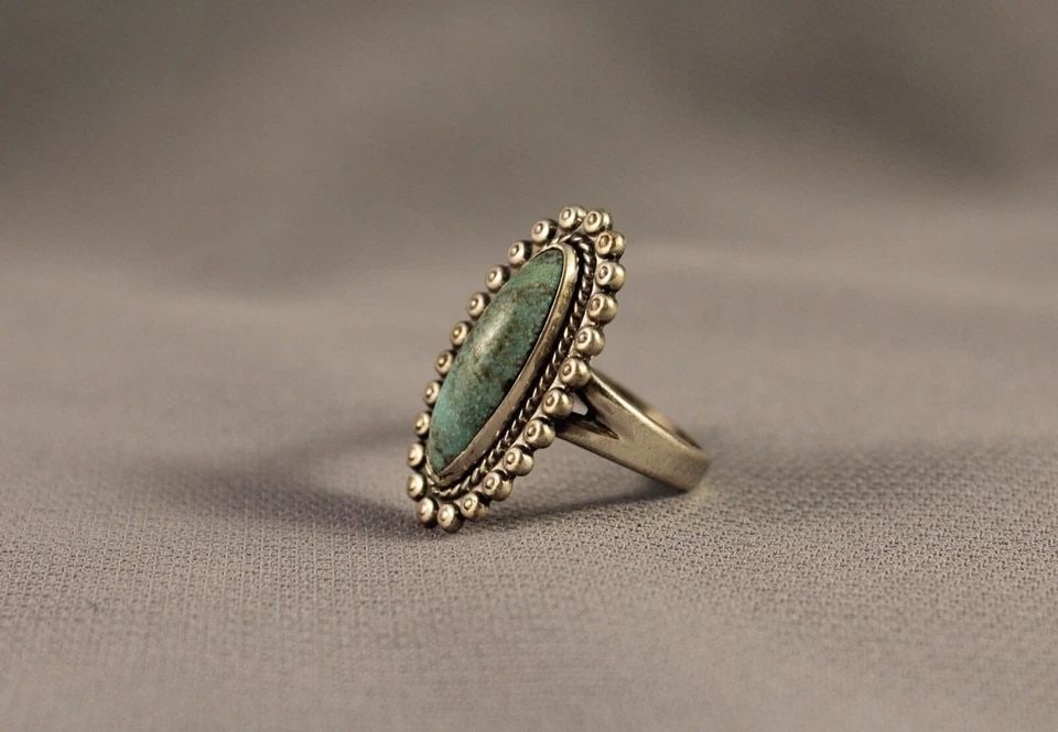 OLD PAWN NAVAJO STERLING SILVER AND TURQUOISE RING SIZE 5: OLD PAWN NAVAJO STERLING SILVER AND TURQUOISE RING SIZE 5 Item Description: 1” tall