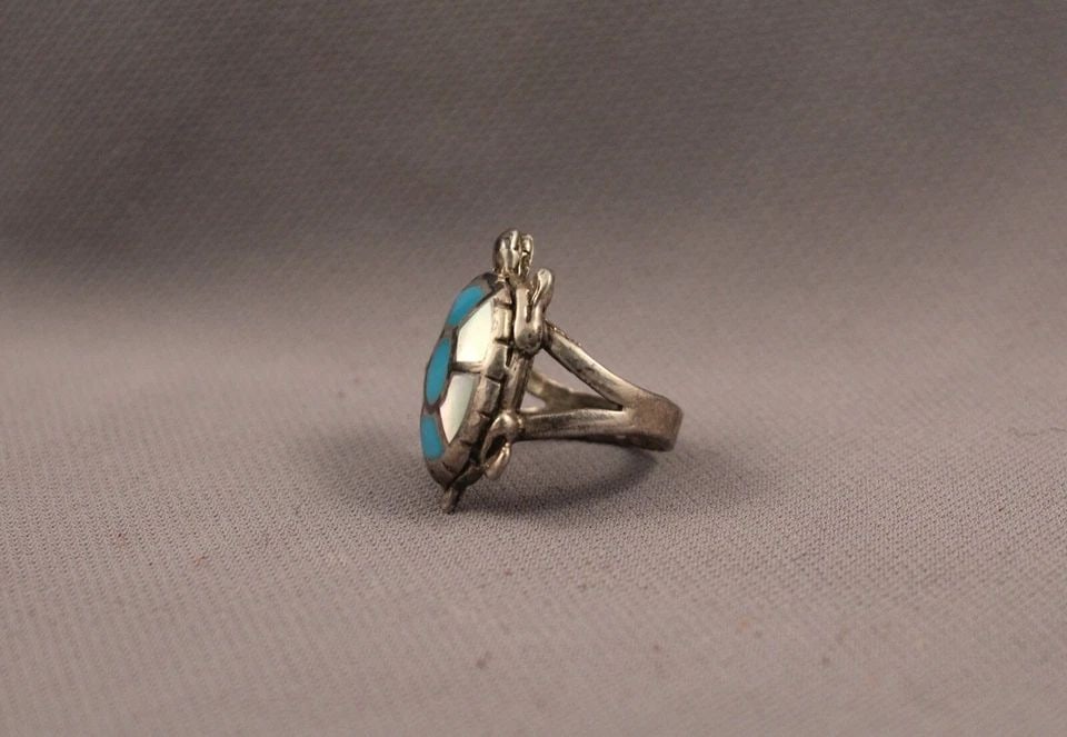 OLD PAWN ZUNI STER.SILVER INLAID TURTLE RING TURQUOISE, WHITE SHELL - SIZE 5.5 (1 of 2)