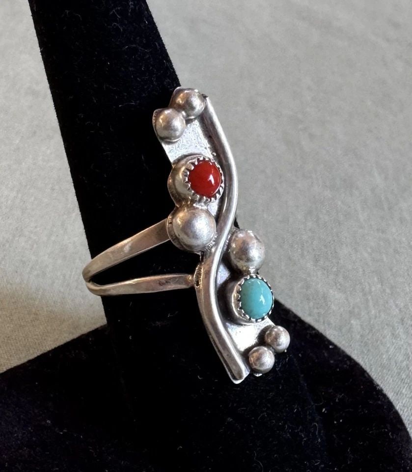 VINTAGE ZUNI STERLING SILVER TURQUOISE, CORAL RING SIZE 8 1/4: VINTAGE ZUNI STERLING SILVER TURQUOISE, CORAL RING SIZE 8 1/4 1 1/4" Tall 5.1 Grams Throughout the 40 years that I have been in business, I have purchased jewelry from pawn shops throughout the Southw