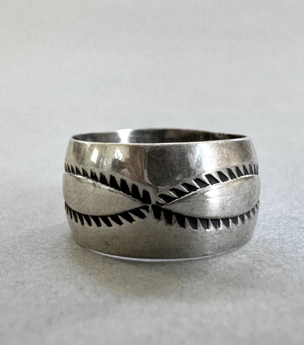VINTAGE NAVAJO STERLING SILVER RING SIZE 9 1/4: 1/2 " Wide 7.6 grams Throughout the 40 years that I have been in business, I have purchased jewelry from pawn shops throughout the Southwest that had collections of dead pawn. Most of these pawn shops
