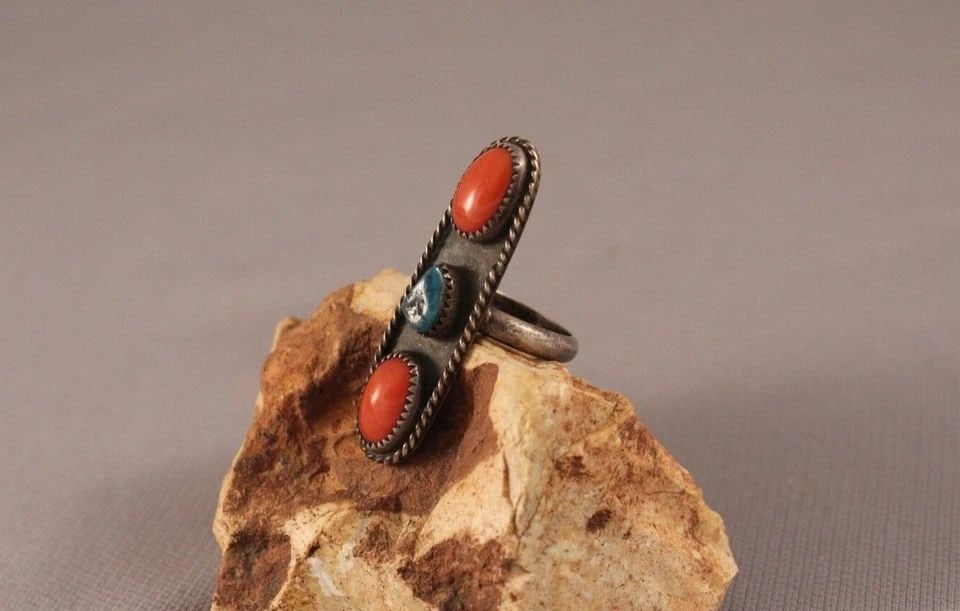 OLD PAWN NAVAJO STERLING SILVER TURQUOISE AND CORAL RING SIZE 5 1/2: OLD PAWN NAVAJO STERLING SILVER TURQUOISE AND CORAL RING SIZE 5 1/2 Item Description: 1 5/8" tall