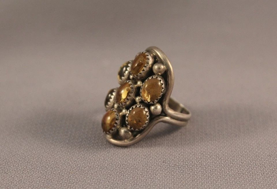 VINTAGE NAVAJO SILVER CRYSTAL RING SIZE 7: VINTAGE NAVAJO SILVER CRYSTAL RING SIZE 7 Item Description: 1 1/4” tall