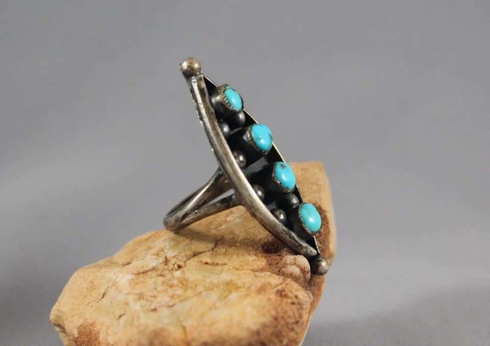 OLD PAWN NAVAJO STERLING SILVER AND TURQUOISE RING SIZE 4 3/4: OLD PAWN NAVAJO STERLING SILVER AND TURQUOISE RING SIZE 4 3/4 Item Description: 1 5/8” tall