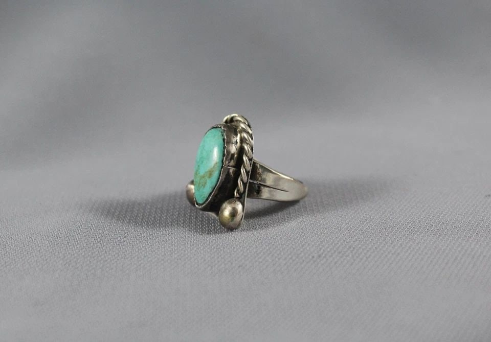 OLD PAWN NAVAJO STERLING SILVER AND TURQUOISE RING SIZE 4 1/2: OLD PAWN NAVAJO STERLING SILVER AND TURQUOISE RING SIZE 4 1/2 Item Description: 3/4” tall