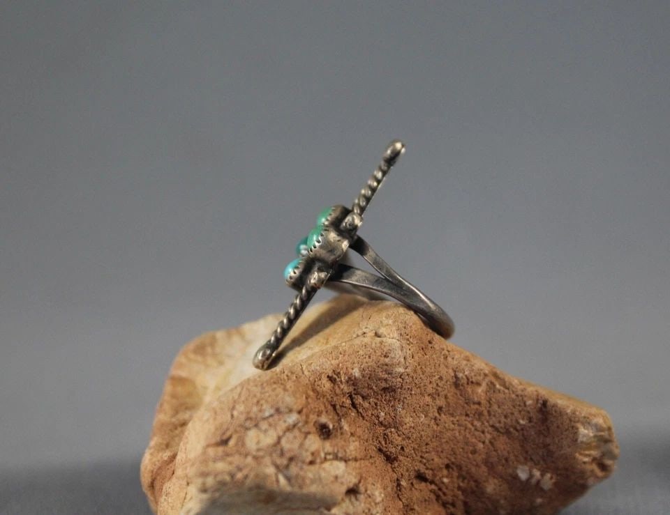 OLD PAWN ZUNI STERLING SILVER AND TURQUOISE RING SIZE 4 1/4: OLD PAWN ZUNI STERLING SILVER AND TURQUOISE RING SIZE 4 1/4 Item Description: 1 1/4” tall