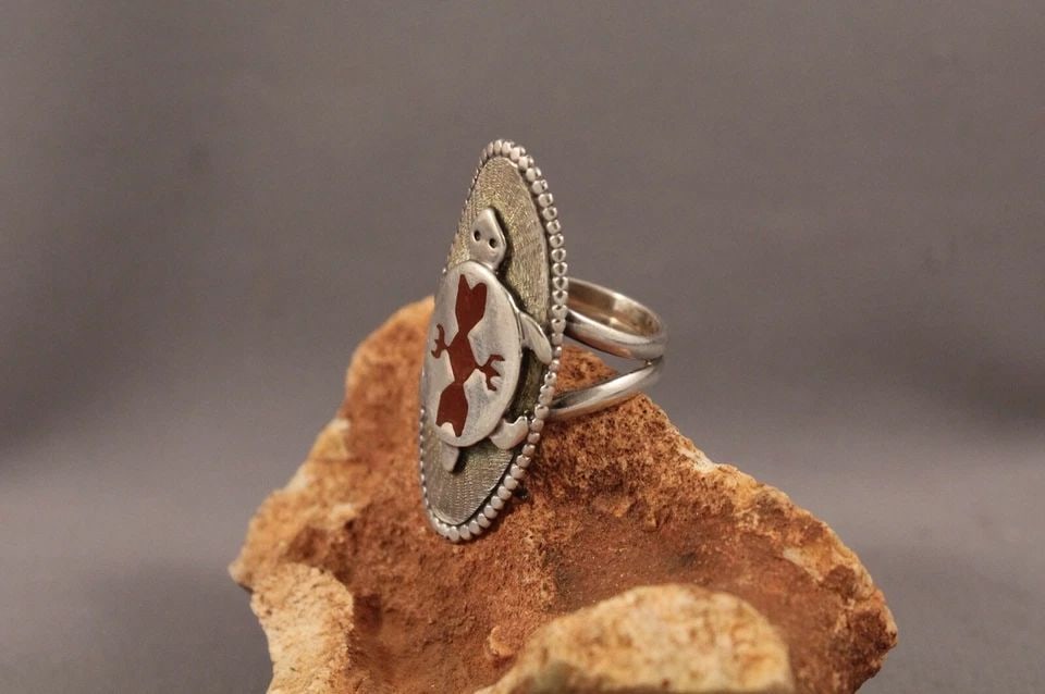 OLD PAWN ZUNI TURTLE CORAL RING SIZE 6 1/2: OLD PAWN ZUNI TURTLE CORAL RING SIZE 6 1/2 Item Description: 1 1/2" tall