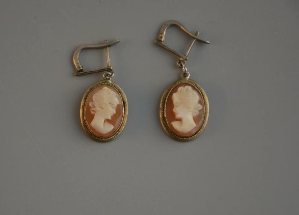 ANTIQUE STERLING SILVER CAMEO EARRINGS - DANGLES - 1 1/4" DROP: ANTIQUE STERLING SILVER CAMEO EARRINGS - DANGLES - 1 1/4" DROP Item Description: This is a pair of antique cameo earrings. They have a 1 1/4" drop from the hinged sterling wires. The round cameo measu