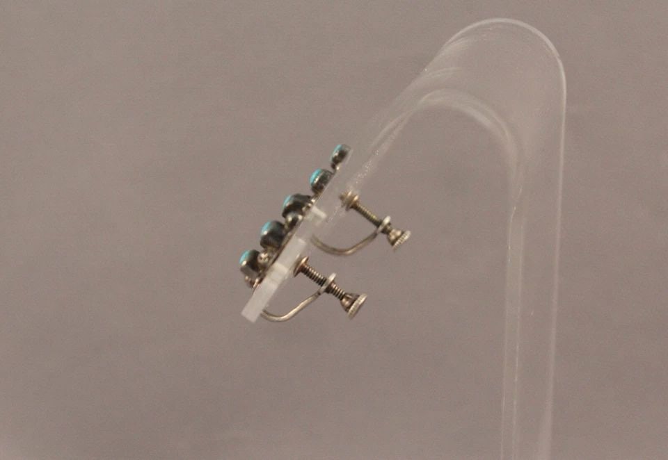 OLD PAWN ZUNI STERLING SILVER AND TURQUOISE EARRINGS OLD SCREW BACKS: OLD PAWN ZUNI STERLING SILVER AND TURQUOISE EARRINGS OLD SCREW BACKS Item Description: 1/2” length and width