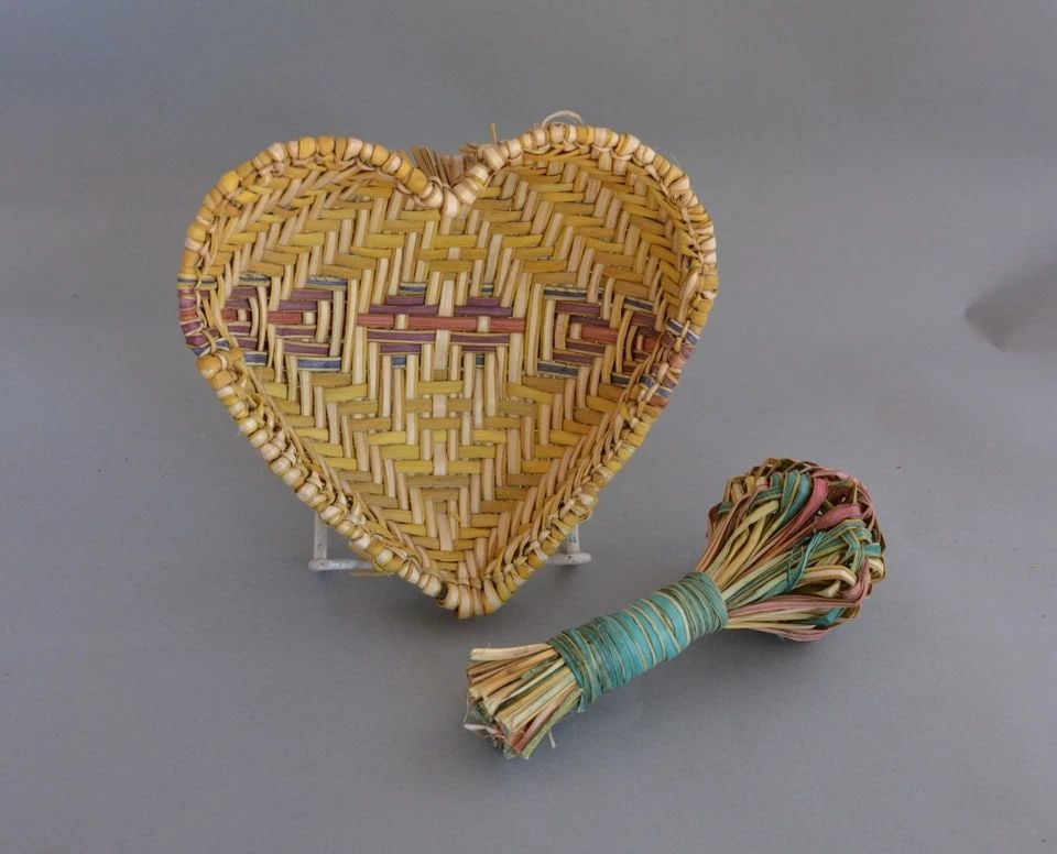 VINTAGE HOPI WOVEN POLYCHROME HEART SIFTER BASKET AND HOPI BASKET RATTLE (1 of 2)