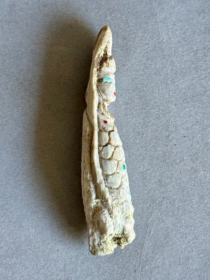 CORN MAIDEN ZUNI FETISH ANTLER WITH TURQUOISE AND CORAL (1 of 2)