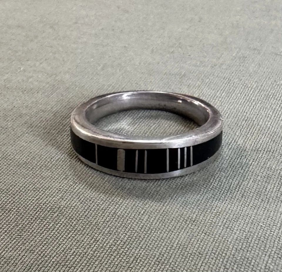 VINTAGE STERLING SILVER BLACK OYNX RING SIZE 6 ..SIGNED AT: VINTAGE STERLING SILVER BLACK OYNX RING SIZE 6 ..SIGNED AT 3/8" Wide 4.7 Grams Throughout the 40 years that I have been in business, I have purchased jewelry from pawn shops throughout the Southwest t