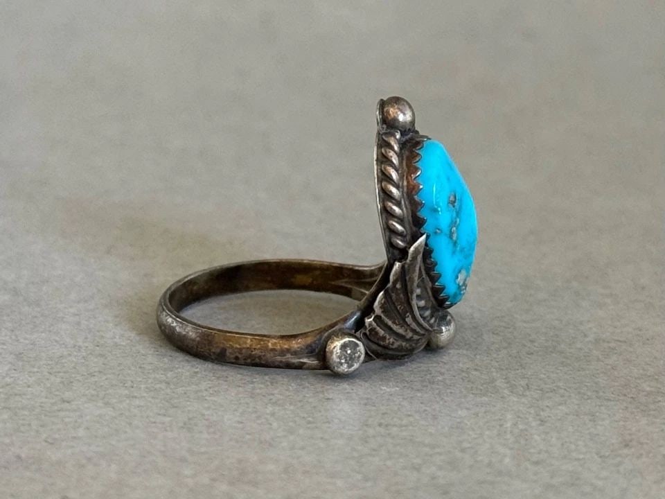 VINTAGE NAVAJO STERLING SILVER AND TURQUOISE RING SIZE 6 3/4 (1 of 2)
