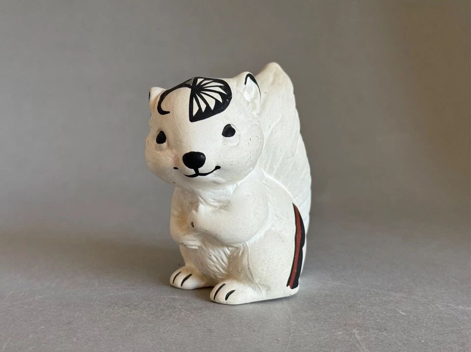 VINTAGE ACOMA PUEBLO SQUIRREL EFFIGY POT SIGNED C CHINO (1 of 2)