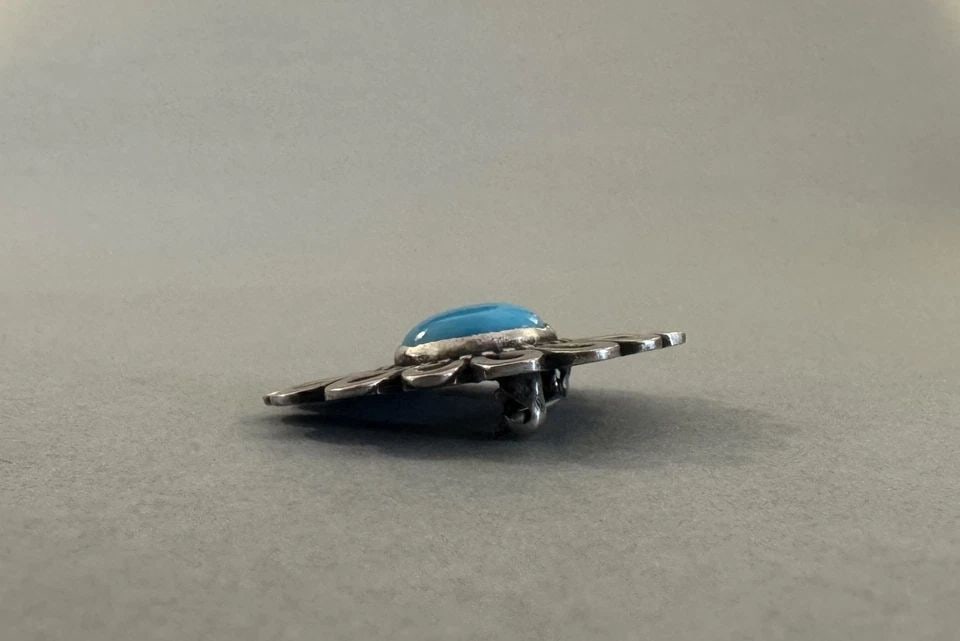 OLD PAWN NAVAJO STERLING SILVER TURQUOISE PIN 1 1/4": 1 1/4 " Signed J 10.7 Grams Throughout the 40 years that I have been in business, I have purchased jewelry from pawn shops throughout the Southwest that had collections of dead pawn. Most of these paw