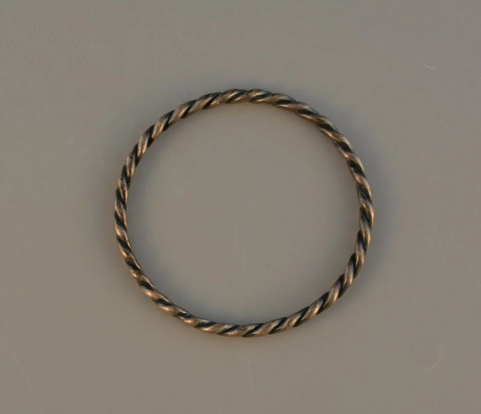 VINTAGE NAVAJO INDIAN TWISTED STERLING SILVER BANGLE BRACELET - 7 1/8" (1 of 2)