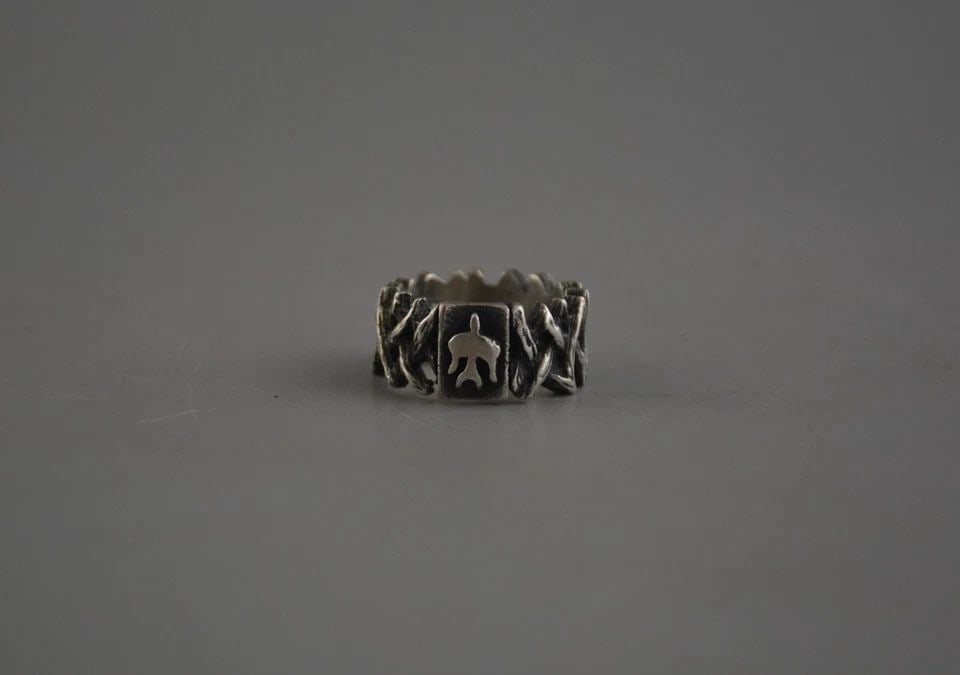 VINTAGE NAVAJO INDIAN CAST STERLING SILVER RING - WATERBIRD - SIZE 7: VINTAGE NAVAJO INDIAN CAST SILVER RING - WATERBIRD - Item Description: This vintage Navajo ring has been beautifully cast in sterling silver. It shows a Waterbird at the center. It is signed with the 