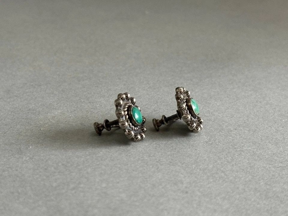 OLD PAWN NAVAJO STERLING SILVER WITH TURQUOISE SCREW BACK EARRINGS (1 of 2)