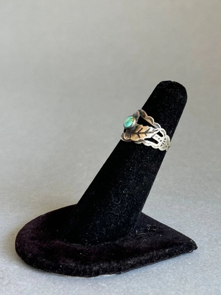 OLD PAWN NAVAJO STERLING SILVER AND TURQUOISE RING. SIZE 4 1/4: OLD PAWN NAVAJO STERLING SILVER AND TURQUOISE RING. SIZE 4 1/4 Old Pawn Navajo Sterling Silver and Turquoise Ring. Size 4 1/4 1/2” Tall