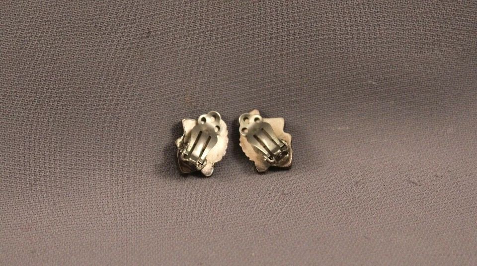 OLD PAWN VINTAGE ZUNI STERLING SILVER AND CARVED TURQUOISE EARRINGS: OLD PAWN VINTAGE ZUNI STERLING SILVER AND CARVED TURQUOISE EARRINGS Item Description: 1/2" width