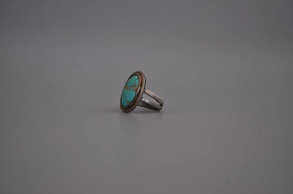 OLD PAWN NAVAJO STERLING SILVER RING - TURQUOISE SIZE 3 1/2: OLD PAWN NAVAJO STERLING SILVER RING - TURQUOISE SIZE 3 1/2 Nice Old Ring Weight 4.58 Grams Small hair line crack along matricks but stable .. 3/4 " Tall Old Pawn Jewelry dates from the early 1900s to