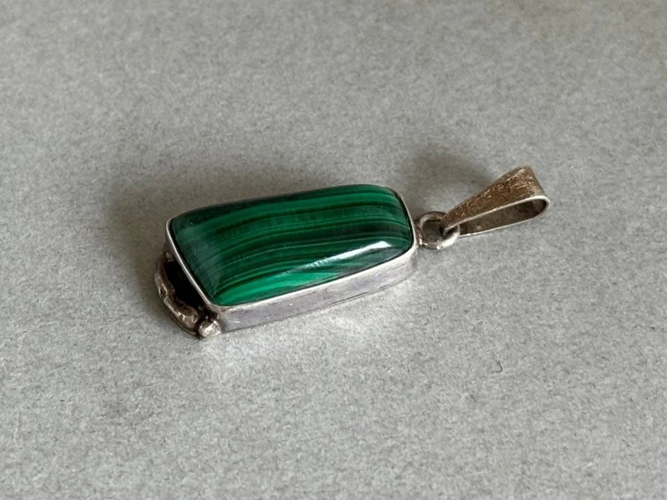 D ROBERT SMITH STERLING SILVER AND MALACHITE PENDANT 1 1/2" (1 of 2)