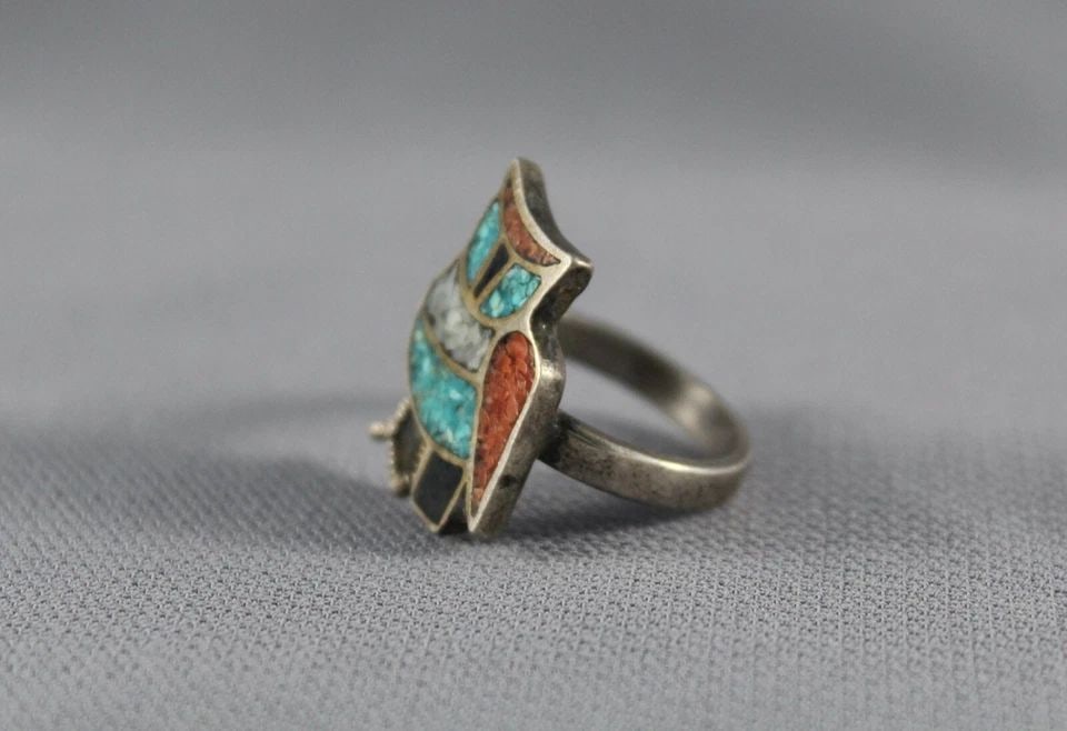 VINTAGE NAVAJO TURQUOISE STERLING SILVER AND CORAL RING SIZE 5 1/2 OWL (1 of 2)