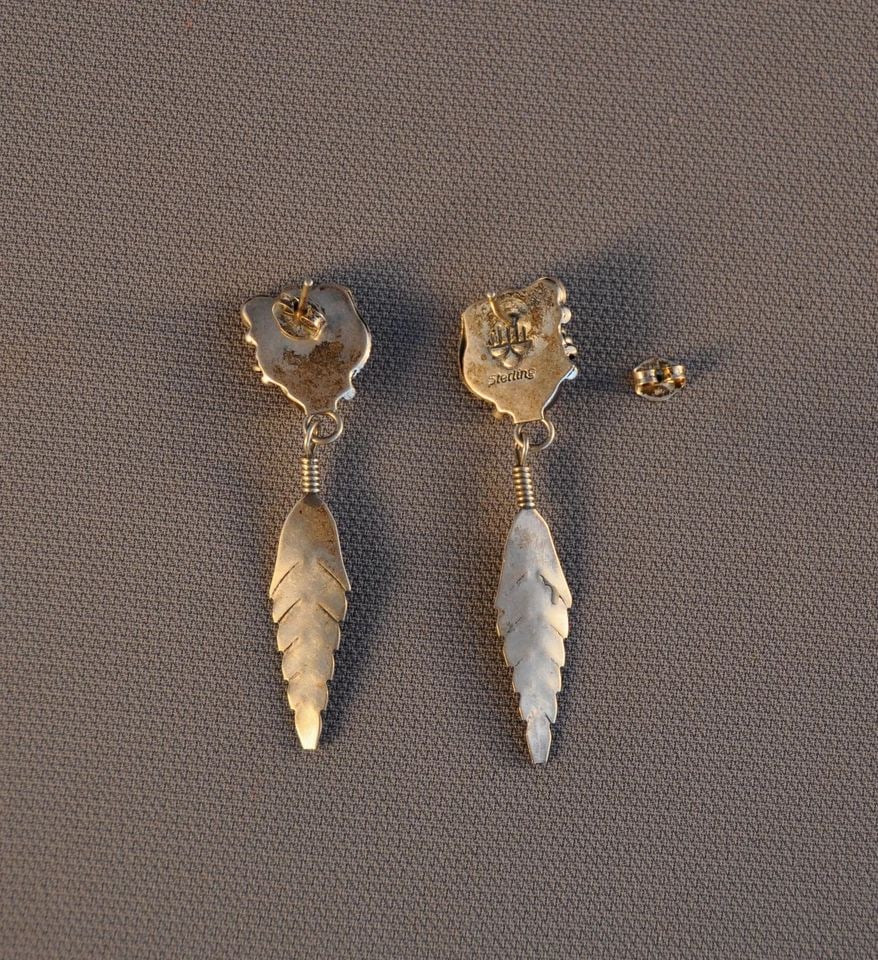 VINTAGE NAVAJO SILVER FEATHER DANGLE EARRINGS - PINK MOTHER OF PEARL SHELL - 2": VINTAGE NAVAJO SILVER FEATHER DANGLE EARRINGS - PINK MOTHER OF PEARL SHELL - 2" Item Description: This pair of Navajo earrings has been beautifully crafted. Silver feather dangles are surrounded with 