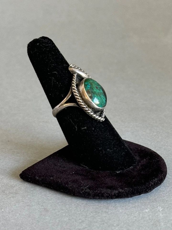 VINTAGE MEXICAN STERLING SILVER AND TURQUOISE RING. SIZE 7 (1 of 2)