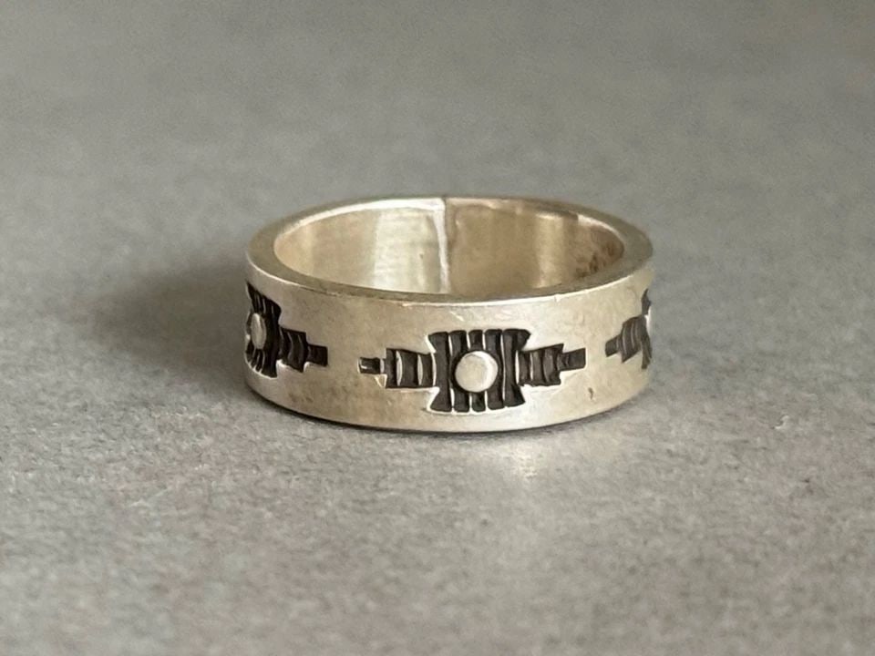 VINTAGE TROY LANER NAVAJO STERLING SILVER RING SIGNED SIZE 5 3/4: VINTAGE TROY LANER NAVAJO STERLING SILVER RING SIGNED SIZE 5 3/4 Vintage Navajo Sterling Silver Ring Signed Size 5 3/4 Handmade by Troy Laner ..1/4" Wide
