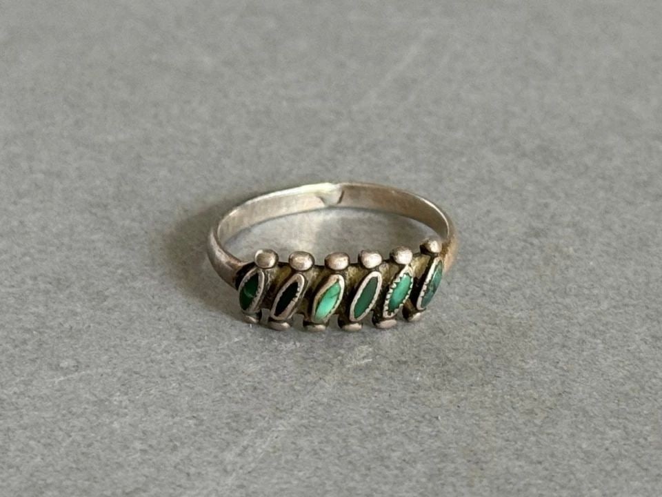 OLD PAWN ZUNI STERLING SILVER WITH TURQUOISE RING. SIZE 6 1/4: OLD PAWN ZUNI STERLING SILVER WITH TURQUOISE RING. SIZE 6 1/4 Old Pawn Zuni Sterling Silver with Turquoise Ring. Size 6 1/4 .. 1/4" Wide