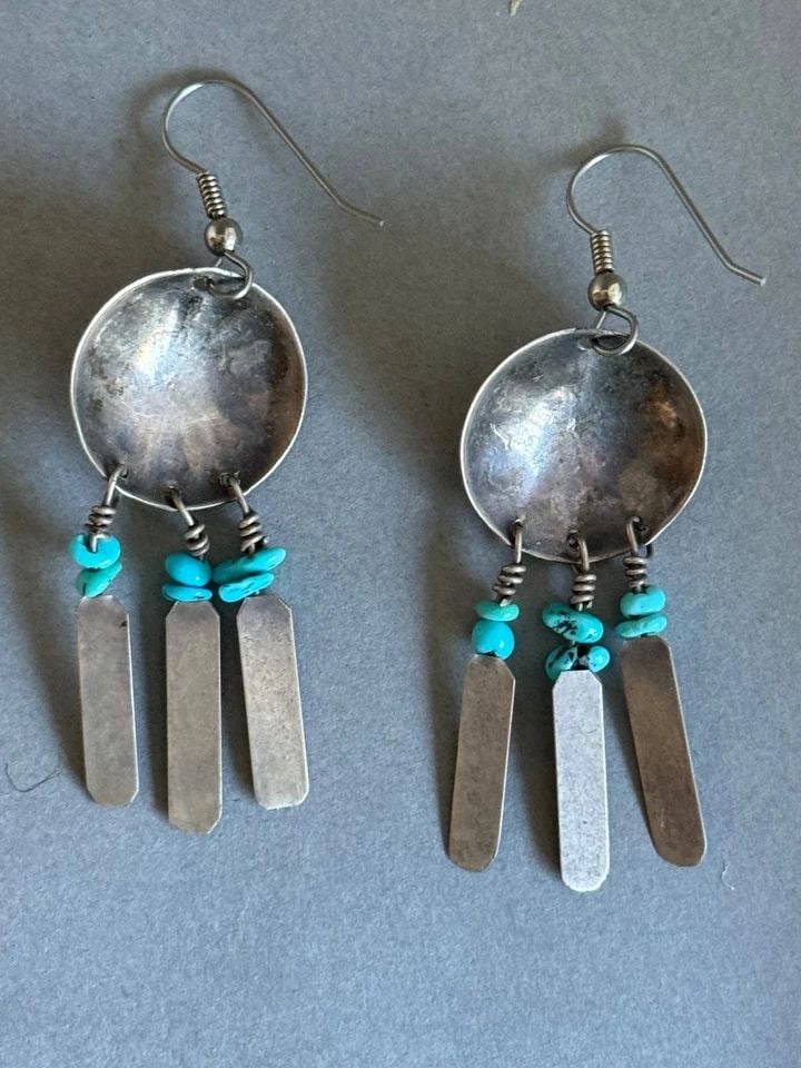 VINTAGE NAVAJO STERLING SILVER AND TURQUOISE DANGLE EARRINGS WITH FEATHERS: VINTAGE NAVAJO STERLING SILVER AND TURQUOISE DANGLE EARRINGS WITH FEATHERS Vintage Navajo Sterling Silver and Turquoise Dangle Earrings with Feathers. 2 5/8" Drop