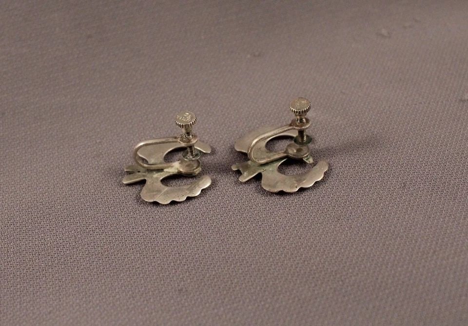 VINTAGE NAVAJO CAST STERLING SILVER EARRINGS -PHOENIX BIRDS: VINTAGE NAVAJO CAST STERLING SILVER EARRINGS -PHOENIX BIRDS Item 7/8" width