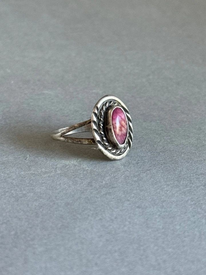 OLD PAWN NAVAJO STERLING SILVER RING WITH NICE STONE. SIZE 6 3/4 (1 of 2)