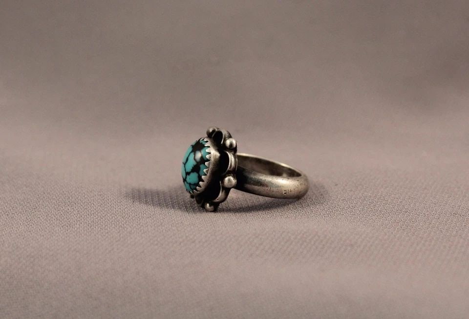 VINTAGE NAVAJO STERLING SILVER AND TURQUOISE RING SIZE 3 3/4: VINTAGE NAVAJO STERLING SILVER AND TURQUOISE RING SIZE 3 3/4 Item Description: 5/8” tall