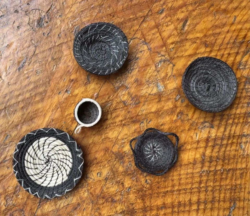 PAPAGO HORSE HAIR MINIATURE BASKETS SET OF 5: Set of 5 3/4 " to 2 " Throughout the 40 years that I have been in business, I have purchased jewelry from pawn shops throughout the Southwest that had collections of dead pawn. Most of these pawn shop