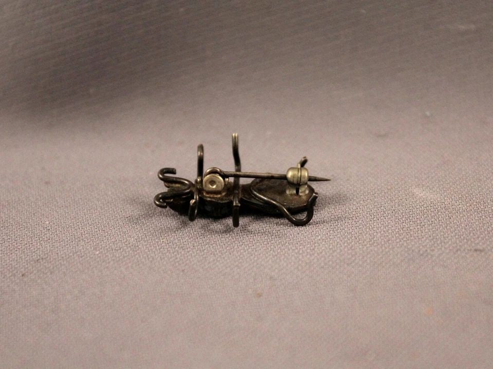 OLD PAWN NAVAJO STERLING SILVER AND TURQUOISE BUG PIN: OLD PAWN NAVAJO STERLING SILVER AND TURQUOISE BUG PIN Item Description: 1" Tall x 3/4" wide Black Patina from age ..would polish up fine ..