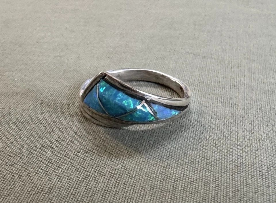 ZUNI STERLING SILVER AND BLUE OPEL RING SIZE 9 SIGNED: ZUNI STERLING SILVER AND BLUE OPEL RING SIZE 9 SIGNED 7/16 " Wide Size 9 .. 3.4 Grams Throughout the 40 years that I have been in business, I have purchased jewelry from pawn shops throughout the Sout