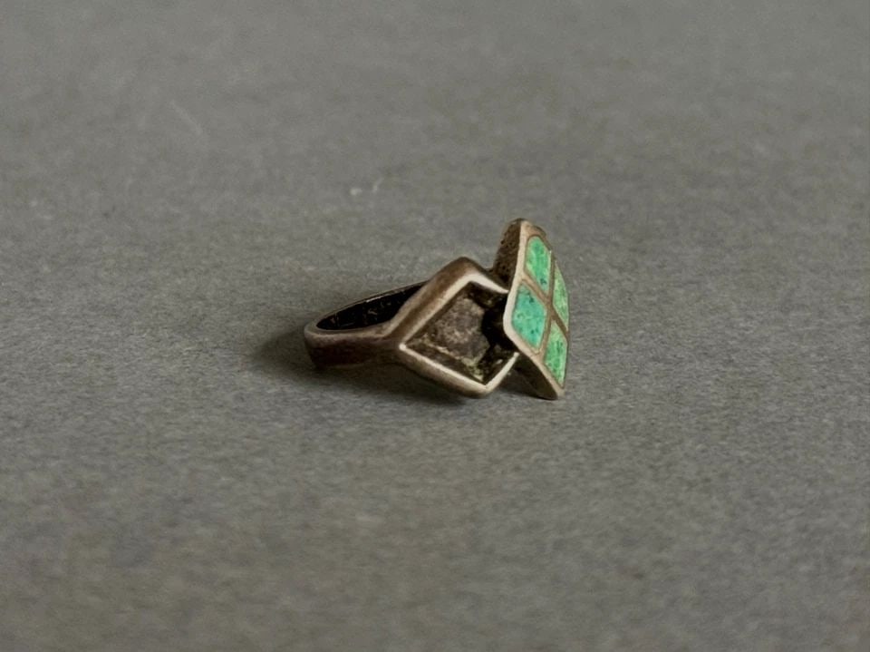 OLD PAWN ZUNI STERLING SILVER WITH TURQUOISE INLAYS RING. SIZE 4 1/2: OLD PAWN ZUNI STERLING SILVER WITH TURQUOISE INLAYS RING. SIZE 4 1/2 Old Pawn Zuni Sterling Silver with Turquoise Inlays Ring. Size 1/2 " Tall